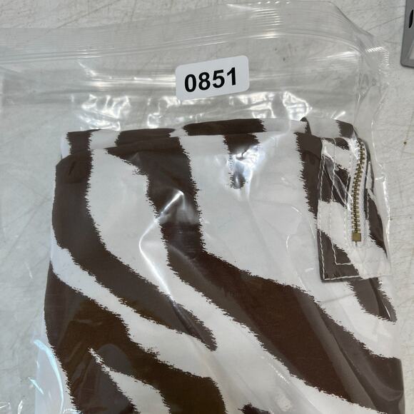 Chicos Pants Womens Large 12 Petite 2P Stretch Crop Capri Tapered Zebra Casual - Picture 11 of 12